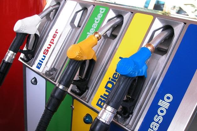 Il governo accelera: accise uguali per benzina e diesel già dal 2026